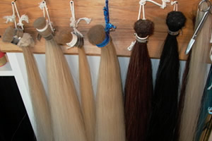 毛替えについて - 弓専門店 鶴屋弓弦堂 コントラバス バイオリン